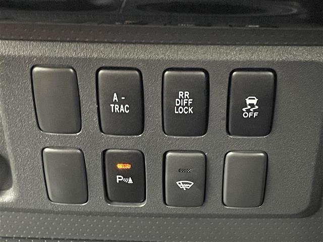 ＦＪクルーザー カラーパッケージ　アルパインナビ／フルセグＴＶ　バックカメラ　ＥＴＣ　クルーズコントロール　コーナーセンサー　リアデフロック　ウインドシールドデアイサー　横滑り防止装置　電動格納式ドアミラー　ＴＲＤアルミホイール（29枚目）