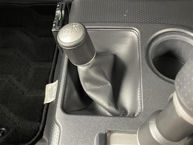 ＦＪクルーザー カラーパッケージ　アルパインナビ／フルセグＴＶ　バックカメラ　ＥＴＣ　クルーズコントロール　コーナーセンサー　リアデフロック　ウインドシールドデアイサー　横滑り防止装置　電動格納式ドアミラー　ＴＲＤアルミホイール（30枚目）