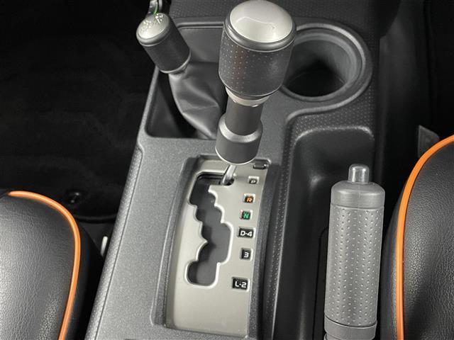 ＦＪクルーザー カラーパッケージ　アルパインナビ／フルセグＴＶ　バックカメラ　ＥＴＣ　クルーズコントロール　コーナーセンサー　リアデフロック　ウインドシールドデアイサー　横滑り防止装置　電動格納式ドアミラー　ＴＲＤアルミホイール（31枚目）