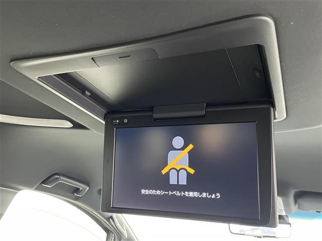 ヴェルファイアハイブリッド ゴールデンアイズＩＩＩ　後席モニター　純正９型ＤＡ　バックカメラ　デジタルルームミラー　ＥＴＣ　トヨタセーフティセンス　アクセル踏み間違い防止　ＢＳＭ　両側電動スライドドア　パワーバックドア　ヒッチメンバー　３眼ＬＥＤライト（3枚目）