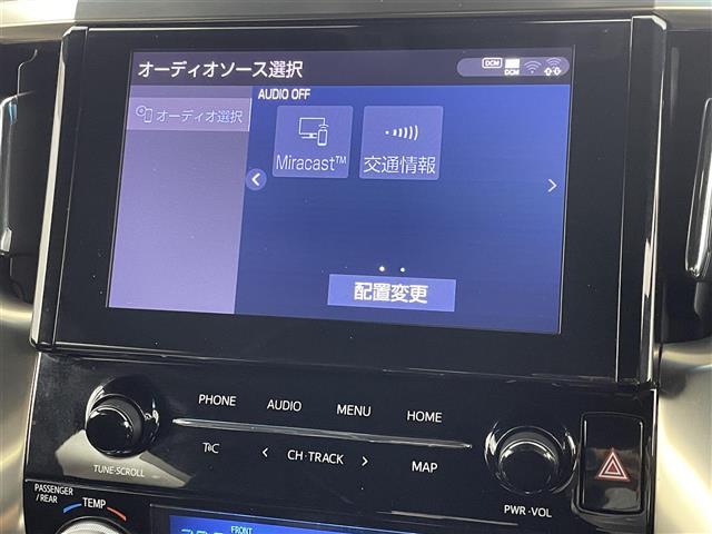 ヴェルファイアハイブリッド ゴールデンアイズＩＩＩ　後席モニター　純正９型ＤＡ　バックカメラ　デジタルルームミラー　ＥＴＣ　トヨタセーフティセンス　アクセル踏み間違い防止　ＢＳＭ　両側電動スライドドア　パワーバックドア　ヒッチメンバー　３眼ＬＥＤライト（6枚目）