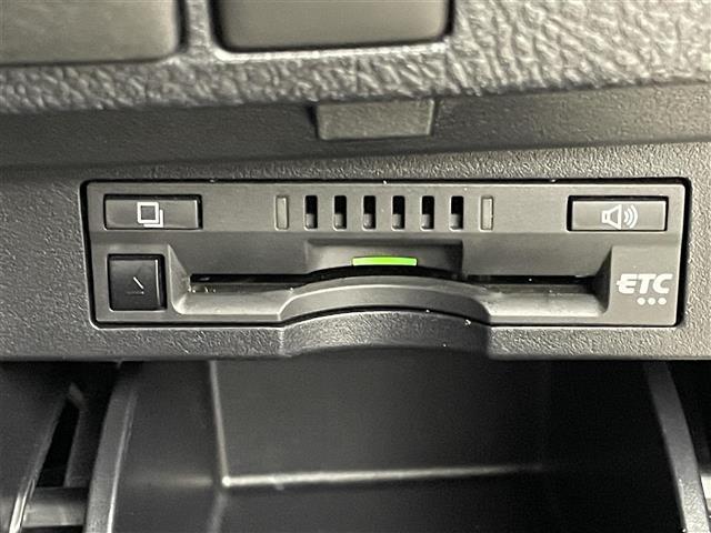 ヴェルファイアハイブリッド ゴールデンアイズＩＩＩ　後席モニター　純正９型ＤＡ　バックカメラ　デジタルルームミラー　ＥＴＣ　トヨタセーフティセンス　アクセル踏み間違い防止　ＢＳＭ　両側電動スライドドア　パワーバックドア　ヒッチメンバー　３眼ＬＥＤライト（12枚目）