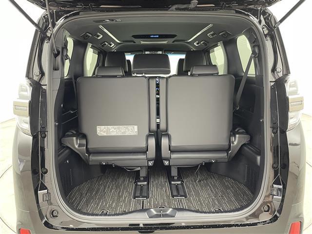 ヴェルファイアハイブリッド ゴールデンアイズＩＩＩ　後席モニター　純正９型ＤＡ　バックカメラ　デジタルルームミラー　ＥＴＣ　トヨタセーフティセンス　アクセル踏み間違い防止　ＢＳＭ　両側電動スライドドア　パワーバックドア　ヒッチメンバー　３眼ＬＥＤライト（16枚目）