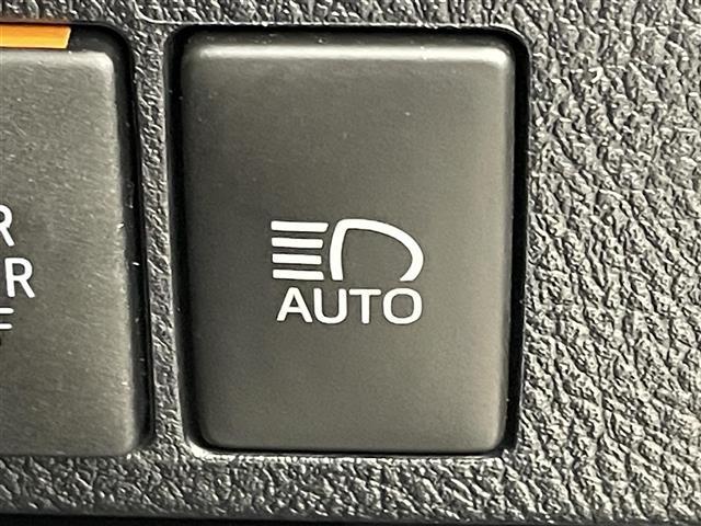 ヴェルファイアハイブリッド ゴールデンアイズＩＩＩ　後席モニター　純正９型ＤＡ　バックカメラ　デジタルルームミラー　ＥＴＣ　トヨタセーフティセンス　アクセル踏み間違い防止　ＢＳＭ　両側電動スライドドア　パワーバックドア　ヒッチメンバー　３眼ＬＥＤライト（27枚目）