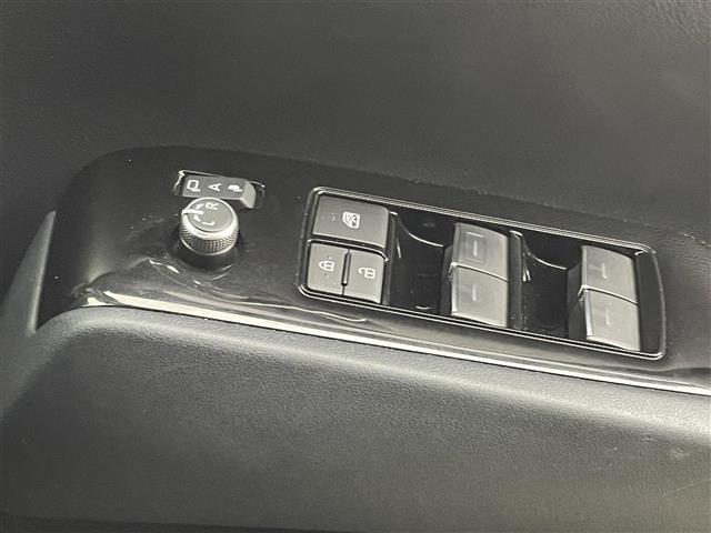 ヴェルファイアハイブリッド ゴールデンアイズＩＩＩ　後席モニター　純正９型ＤＡ　バックカメラ　デジタルルームミラー　ＥＴＣ　トヨタセーフティセンス　アクセル踏み間違い防止　ＢＳＭ　両側電動スライドドア　パワーバックドア　ヒッチメンバー　３眼ＬＥＤライト（31枚目）