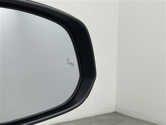 ヴォクシー ハイブリッドＳ－Ｚ　純正１０．５型ＤＡナビ　全方位カメラ　ビルトインＥＴＣ２．０　トヨタセーフティセンス　アクセル踏み間違い防止　ＢＳＭ　パーキングアシスト　シートヒーター　ハーフレザーシート　両側パワースライドドア（11枚目）