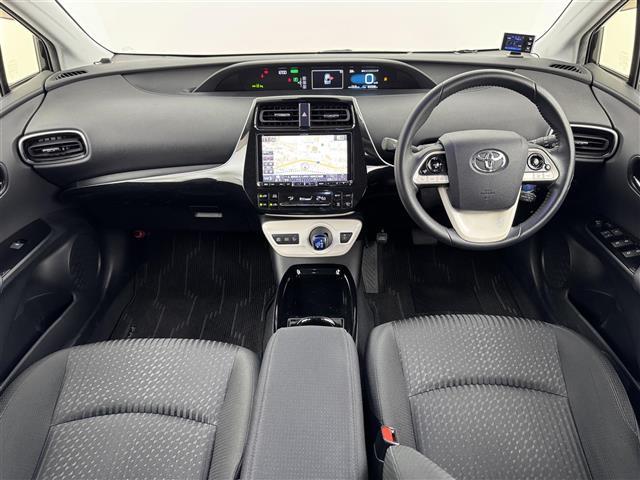 プリウス Ａ　アルパイン９型ナビ／フルセグＴＶ　バックカメラ　レーダー探知機　前方ドラレコ　ビルトインＥＴＣ　トヨタセーフティセンス　アクセル踏み間違い防止　ＢＳＭ　パーキングアシスト　ＨＵＤ　純正１５インチＡＷ（2枚目）