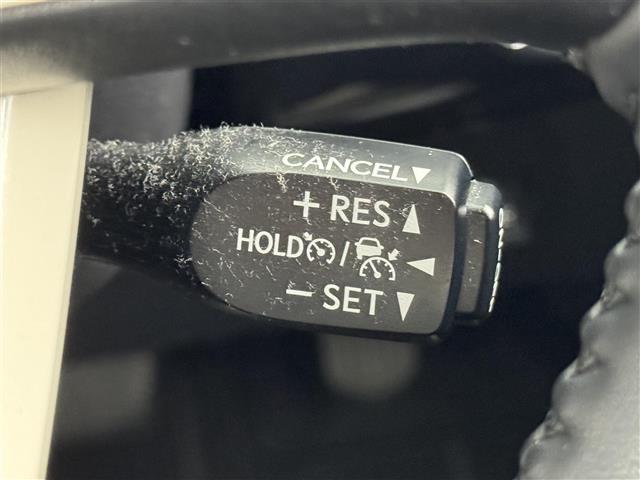 プリウス Ａ　アルパイン９型ナビ／フルセグＴＶ　バックカメラ　レーダー探知機　前方ドラレコ　ビルトインＥＴＣ　トヨタセーフティセンス　アクセル踏み間違い防止　ＢＳＭ　パーキングアシスト　ＨＵＤ　純正１５インチＡＷ（9枚目）