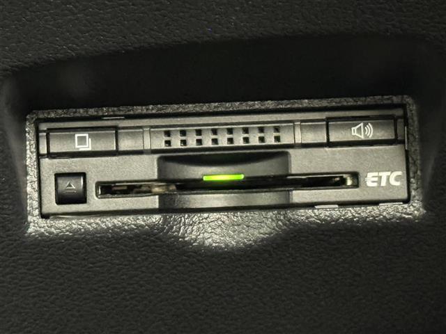 プリウス Ａ　アルパイン９型ナビ／フルセグＴＶ　バックカメラ　レーダー探知機　前方ドラレコ　ビルトインＥＴＣ　トヨタセーフティセンス　アクセル踏み間違い防止　ＢＳＭ　パーキングアシスト　ＨＵＤ　純正１５インチＡＷ（12枚目）