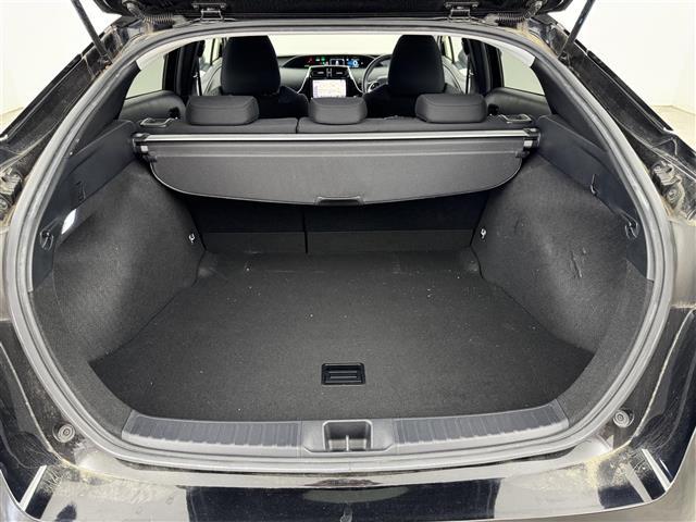 プリウス Ａ　アルパイン９型ナビ／フルセグＴＶ　バックカメラ　レーダー探知機　前方ドラレコ　ビルトインＥＴＣ　トヨタセーフティセンス　アクセル踏み間違い防止　ＢＳＭ　パーキングアシスト　ＨＵＤ　純正１５インチＡＷ（16枚目）