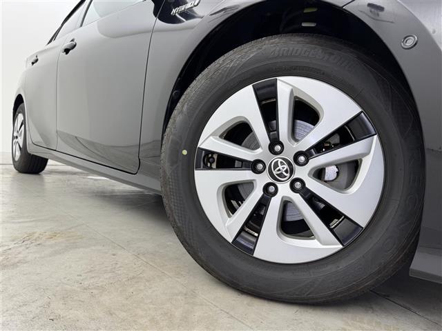 プリウス Ａ　アルパイン９型ナビ／フルセグＴＶ　バックカメラ　レーダー探知機　前方ドラレコ　ビルトインＥＴＣ　トヨタセーフティセンス　アクセル踏み間違い防止　ＢＳＭ　パーキングアシスト　ＨＵＤ　純正１５インチＡＷ（18枚目）