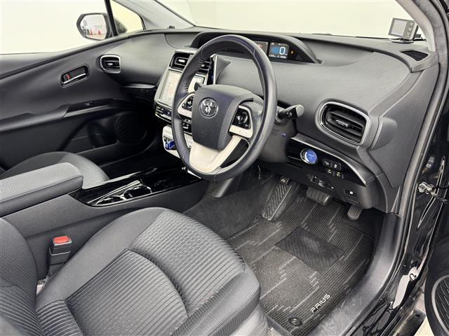 プリウス Ａ　アルパイン９型ナビ／フルセグＴＶ　バックカメラ　レーダー探知機　前方ドラレコ　ビルトインＥＴＣ　トヨタセーフティセンス　アクセル踏み間違い防止　ＢＳＭ　パーキングアシスト　ＨＵＤ　純正１５インチＡＷ（23枚目）