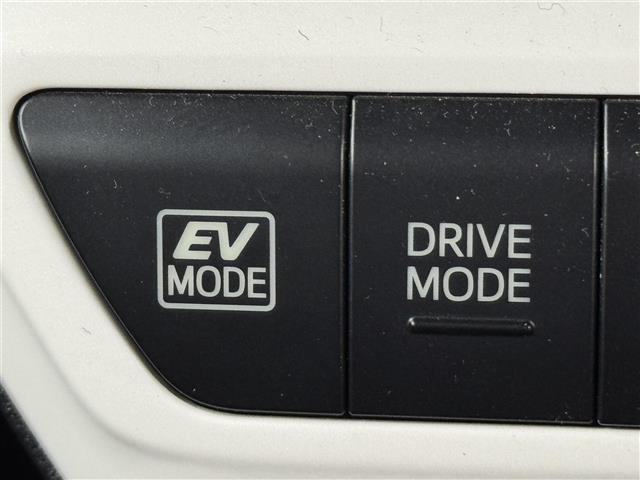 プリウス Ａ　アルパイン９型ナビ／フルセグＴＶ　バックカメラ　レーダー探知機　前方ドラレコ　ビルトインＥＴＣ　トヨタセーフティセンス　アクセル踏み間違い防止　ＢＳＭ　パーキングアシスト　ＨＵＤ　純正１５インチＡＷ（30枚目）