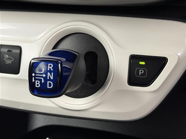 プリウス Ａ　アルパイン９型ナビ／フルセグＴＶ　バックカメラ　レーダー探知機　前方ドラレコ　ビルトインＥＴＣ　トヨタセーフティセンス　アクセル踏み間違い防止　ＢＳＭ　パーキングアシスト　ＨＵＤ　純正１５インチＡＷ（32枚目）