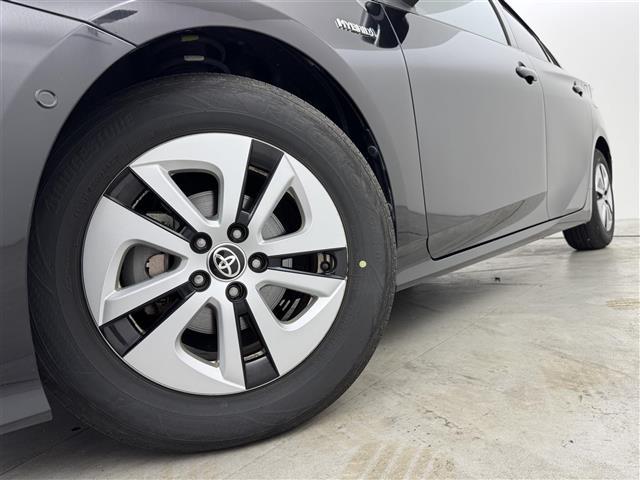 プリウス Ａ　アルパイン９型ナビ／フルセグＴＶ　バックカメラ　レーダー探知機　前方ドラレコ　ビルトインＥＴＣ　トヨタセーフティセンス　アクセル踏み間違い防止　ＢＳＭ　パーキングアシスト　ＨＵＤ　純正１５インチＡＷ（41枚目）