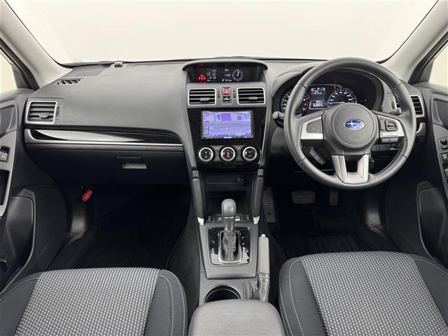 フォレスター ２．０ｉ－Ｌ　社外ナビ／フルセグＴＶ　ＥＴＣ　シートヒーター　クルーズコントロール　パドルシフト　横滑り防止装置　アイドリングストップ　Ｘ－ＭＯＤＥ　電動格納式ドアミラー　ドアバイザー　純正１７インチＡＷ　ＬＥＤ（2枚目）