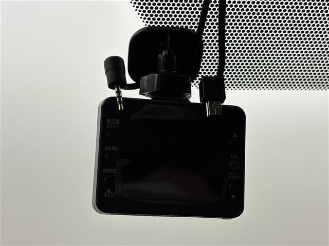 シエンタ ハイブリッドＺ　純正１０．５型ＤＡナビ／フルセグＴＶ　全方位カメラ　前後ドラレコ　レーダークルコン　コーナーセンサー　衝突軽減　レーンキープ　アクセル踏み間違い防止　ＢＳＭ　両側電動スライドドア　純正１５インチＡＷ（13枚目）