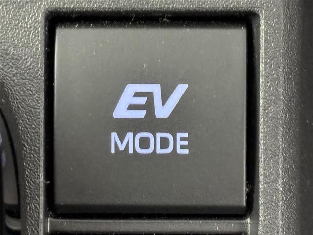 シエンタ ハイブリッドＺ　純正１０．５型ＤＡナビ／フルセグＴＶ　全方位カメラ　前後ドラレコ　レーダークルコン　コーナーセンサー　衝突軽減　レーンキープ　アクセル踏み間違い防止　ＢＳＭ　両側電動スライドドア　純正１５インチＡＷ（29枚目）