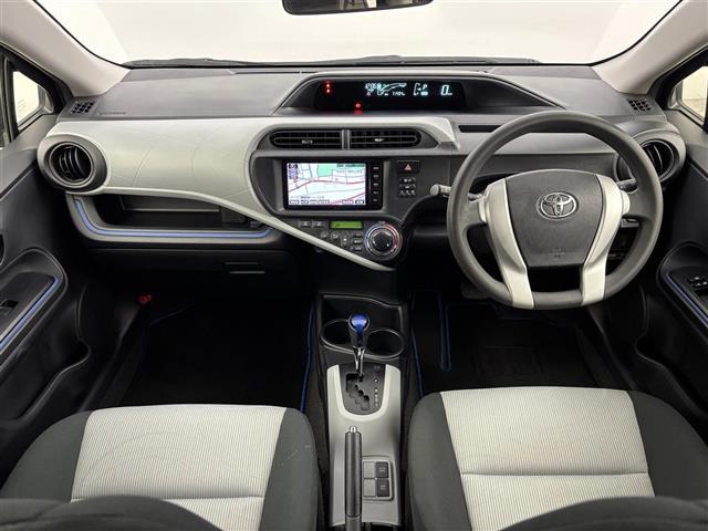 アクア Ｓ　純正ナビ／ＢＴ／フルセグＴＶ　バックカメラ　ＥＴＣ　プッシュスタート　スマートキー　電動格納式ドアミラー　ＥＣＯモード　ＥＶモード　ドアバイザー　純正１５インチアルミホイール　社外フロアマット（2枚目）