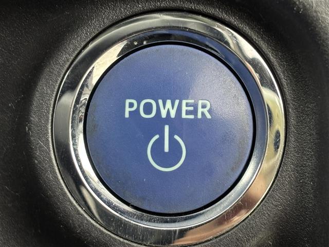 アクア Ｓ　純正ナビ／ＢＴ／フルセグＴＶ　バックカメラ　ＥＴＣ　プッシュスタート　スマートキー　電動格納式ドアミラー　ＥＣＯモード　ＥＶモード　ドアバイザー　純正１５インチアルミホイール　社外フロアマット（6枚目）