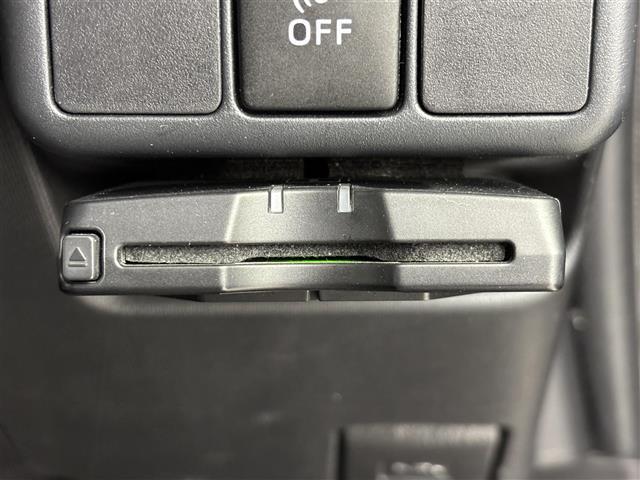 アクア Ｓ　純正ナビ／ＢＴ／フルセグＴＶ　バックカメラ　ＥＴＣ　プッシュスタート　スマートキー　電動格納式ドアミラー　ＥＣＯモード　ＥＶモード　ドアバイザー　純正１５インチアルミホイール　社外フロアマット（12枚目）