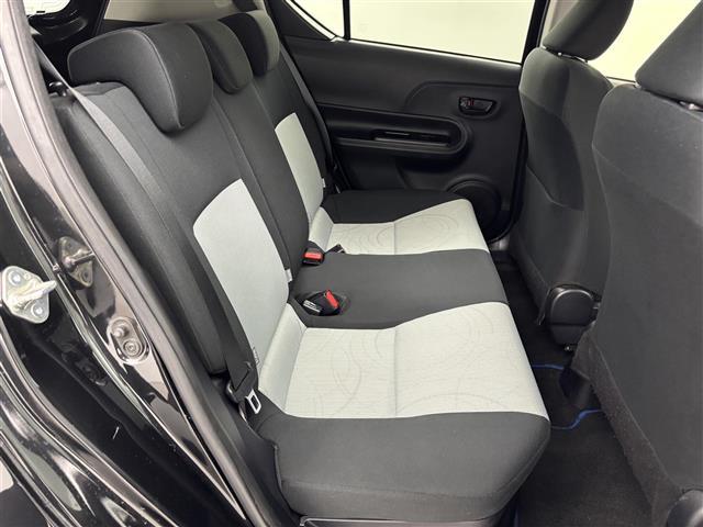 アクア Ｓ　純正ナビ／ＢＴ／フルセグＴＶ　バックカメラ　ＥＴＣ　プッシュスタート　スマートキー　電動格納式ドアミラー　ＥＣＯモード　ＥＶモード　ドアバイザー　純正１５インチアルミホイール　社外フロアマット（15枚目）