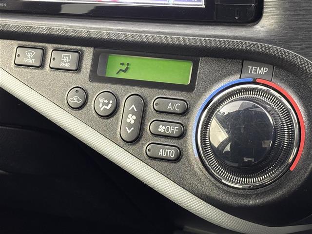 アクア Ｓ　純正ナビ／ＢＴ／フルセグＴＶ　バックカメラ　ＥＴＣ　プッシュスタート　スマートキー　電動格納式ドアミラー　ＥＣＯモード　ＥＶモード　ドアバイザー　純正１５インチアルミホイール　社外フロアマット（26枚目）