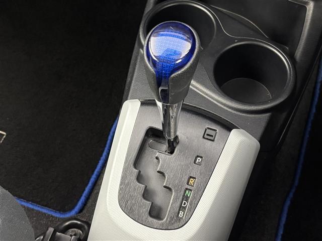 アクア Ｓ　純正ナビ／ＢＴ／フルセグＴＶ　バックカメラ　ＥＴＣ　プッシュスタート　スマートキー　電動格納式ドアミラー　ＥＣＯモード　ＥＶモード　ドアバイザー　純正１５インチアルミホイール　社外フロアマット（27枚目）