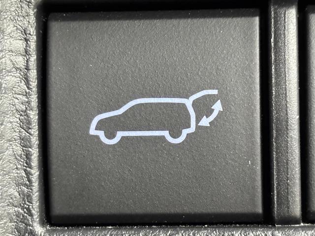 ハリアー Ｚ　レザーパッケージ　調光パノラマルーフ　モデリスタエアロ　純正１２．３型ナビ　ＪＢＬサウンド　デジタルインナーミラー　トヨタセーフティセンス　アクセル踏み間違い防止　シートベンチレーション／ヒーター　パワーバックドア（30枚目）