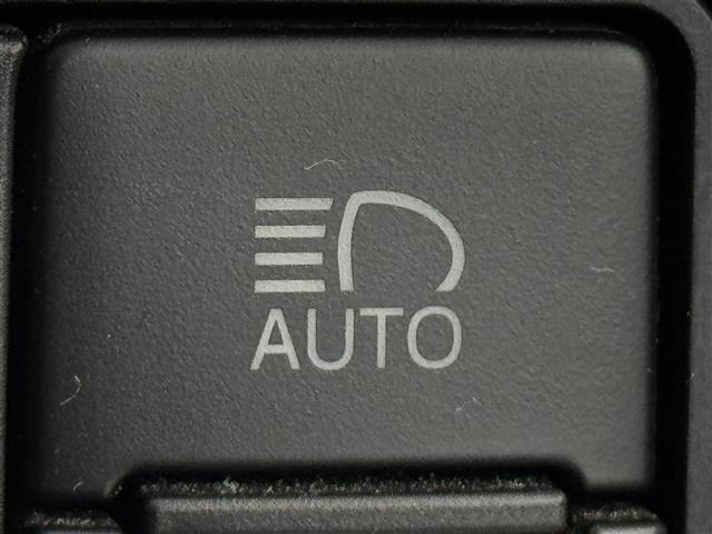 エスティマ アエラス　プレミアム　ワンオーナー　後席モニター　純正ナビ／フルセグＴＶ　バックカメラ　クルーズコントロール　衝突被害軽減ブレーキ　レーンキープ　両側電動スライドドア　ハーフレザーシート　パワーシート　純正１８インチＡＷ（10枚目）