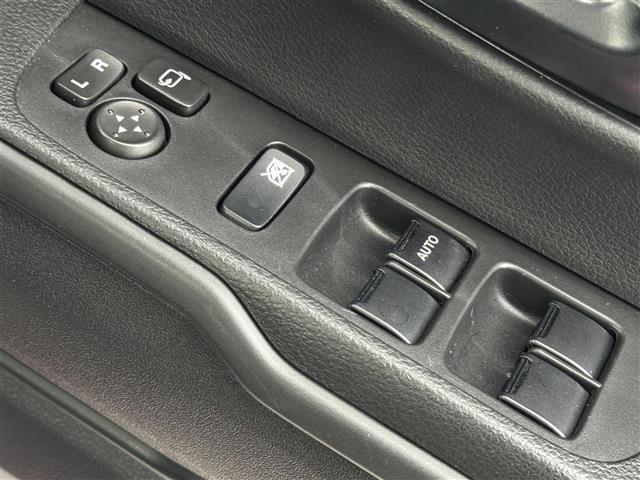 ハスラー ハイブリッドＧ　純正ナビ　衝突軽減ブレーキ　レーンキープ　コーナーセンサー　横滑り防止装置　アイドリングストップ　シートヒーター　プッシュスタート　電動格納式ドアミラー　純正フロアマット　オートライト　ドアバイザー（13枚目）