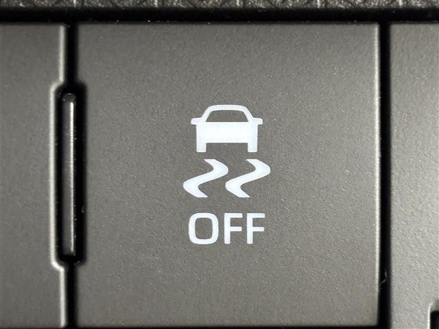 タント ファンクロスターボ　ワンオーナー　純正ディスプレイオーディオ　全方位カメラ　両側パワースライドドア　衝突軽減システム　コーナーセンサー　横滑り防止　レーンキープ　アイドリングストップ　シートヒーター　純正１５インチＡＷ（9枚目）