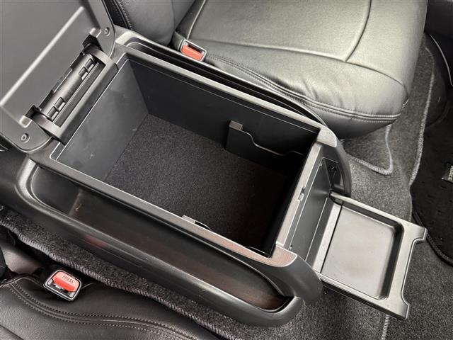 ハイエースバン スーパーGL ダーク プライムII 社外ナビ/フルセグTV 全方位カメラ ETC 衝突軽減ブレーキ レーンキープ アクセル踏み間違い防止 コーナーセンサー プッシュスタート 電動格納式ドアミラー 両側イージークローザードア LEDライト(32枚目)