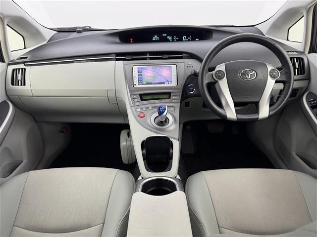 プリウス G 純正ナビ バックカメラ ビルトインETC 前後ドライブレコーダー クルーズコントロール ステアリングスイッチ プッシュスタート 電動格納式ドアミラー ハーフレザー パワーシート 純正17インチAW(2枚目)