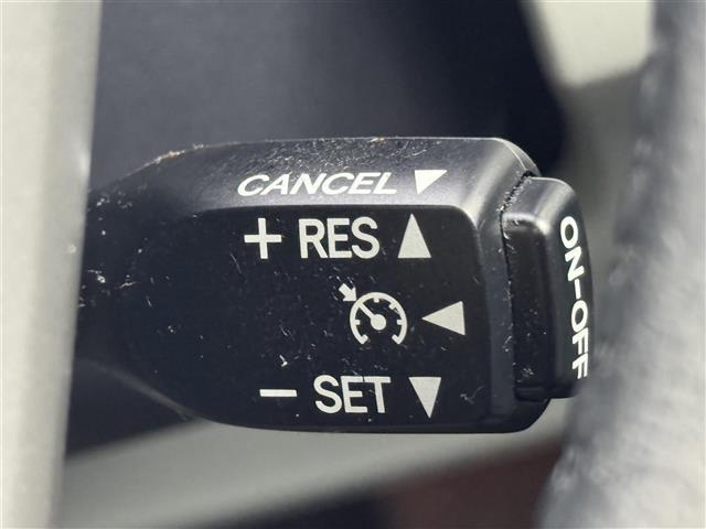 プリウス G 純正ナビ バックカメラ ビルトインETC 前後ドライブレコーダー クルーズコントロール ステアリングスイッチ プッシュスタート 電動格納式ドアミラー ハーフレザー パワーシート 純正17インチAW(6枚目)