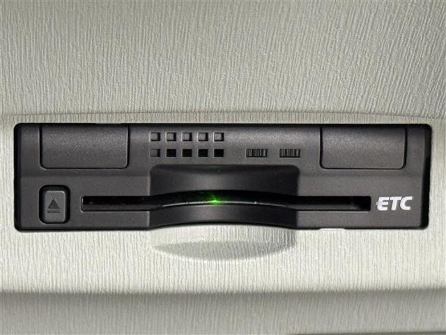 プリウス G 純正ナビ バックカメラ ビルトインETC 前後ドライブレコーダー クルーズコントロール ステアリングスイッチ プッシュスタート 電動格納式ドアミラー ハーフレザー パワーシート 純正17インチAW(9枚目)