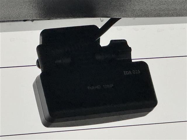 プリウス G 純正ナビ バックカメラ ビルトインETC 前後ドライブレコーダー クルーズコントロール ステアリングスイッチ プッシュスタート 電動格納式ドアミラー ハーフレザー パワーシート 純正17インチAW(11枚目)