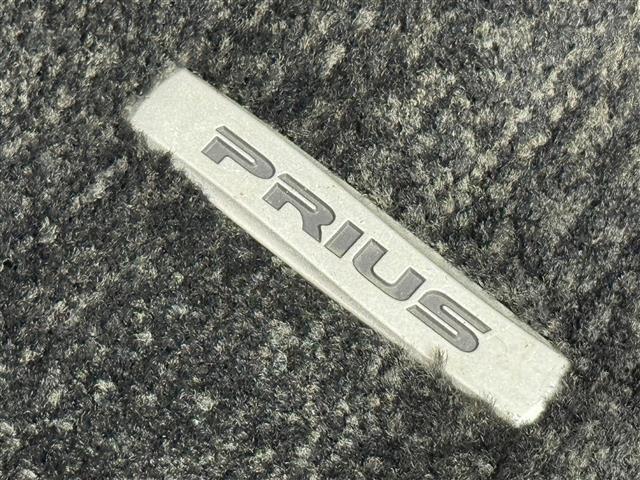 プリウス G 純正ナビ バックカメラ ビルトインETC 前後ドライブレコーダー クルーズコントロール ステアリングスイッチ プッシュスタート 電動格納式ドアミラー ハーフレザー パワーシート 純正17インチAW(33枚目)