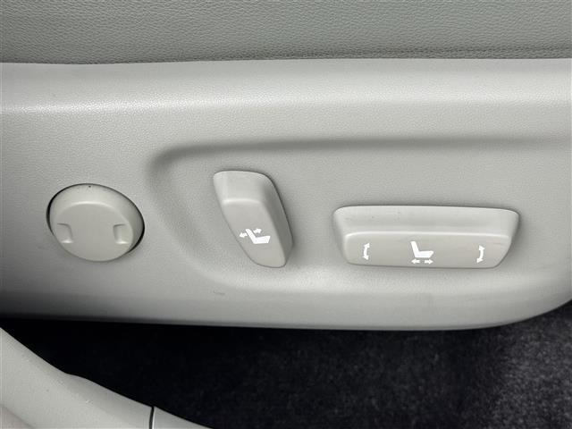 プリウス G 純正ナビ バックカメラ ビルトインETC 前後ドライブレコーダー クルーズコントロール ステアリングスイッチ プッシュスタート 電動格納式ドアミラー ハーフレザー パワーシート 純正17インチAW(34枚目)