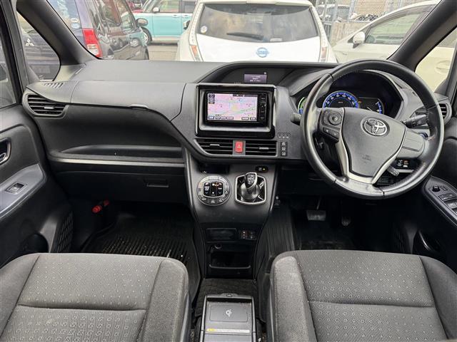 ヴォクシー ハイブリッドＶ（2枚目）