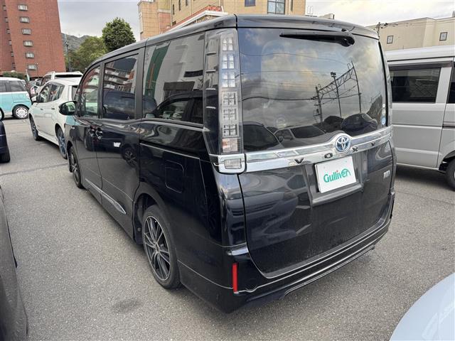 ヴォクシー ハイブリッドＶ（3枚目）