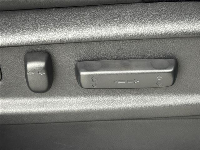 オデッセイハイブリッド ｅ：ＨＥＶアブソルート・ＥＸ　純正１０型ナビ／フルセグＴＶ　全方位カメラ　ＥＴＣ　レーダークルコン　コーナーセンサー　ホンダセンシング　衝突軽減ブレーキ　レーンキープ　ＢＳＭ　両側電動スライドドア　シートヒーター　パワーバックドア（32枚目）