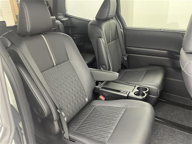 ノア Ｓ－Ｚ　後席モニター　純正１０型ナビ／フルセグＴＶ　プリクラッシュセーフティ　レーンキープ　コーナーセンサー　レーダークルコン　アクセル踏み間違い　両側パワースライドドア　シートヒーター　ＥＴＣ２．０　ＬＥＤ（15枚目）