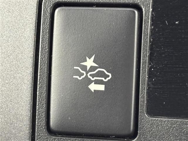 ハイエースバン スーパーＧＬ　ダーク　プライムＩＩ　後席モニター　純正ナビ／フルセグＴＶ　バックカメラ　ベッドキット　ビルトインＥＴＣ　衝突被害軽減ブレーキ　レーンキープ　両側電動スライドドア　排出ガス浄化装置　プッシュスタート　社外１５インチＡＷ（8枚目）