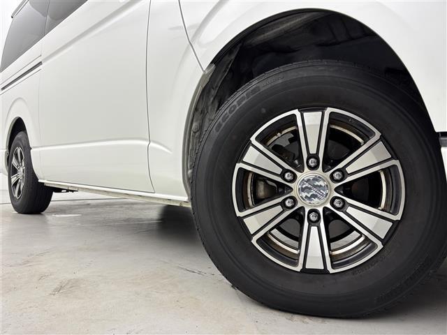 ハイエースバン スーパーＧＬ　ダーク　プライムＩＩ　後席モニター　純正ナビ／フルセグＴＶ　バックカメラ　ベッドキット　ビルトインＥＴＣ　衝突被害軽減ブレーキ　レーンキープ　両側電動スライドドア　排出ガス浄化装置　プッシュスタート　社外１５インチＡＷ（18枚目）