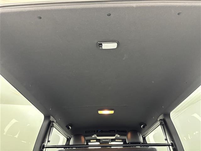 ハイエースバン スーパーＧＬ　ダーク　プライムＩＩ　後席モニター　純正ナビ／フルセグＴＶ　バックカメラ　ベッドキット　ビルトインＥＴＣ　衝突被害軽減ブレーキ　レーンキープ　両側電動スライドドア　排出ガス浄化装置　プッシュスタート　社外１５インチＡＷ（36枚目）