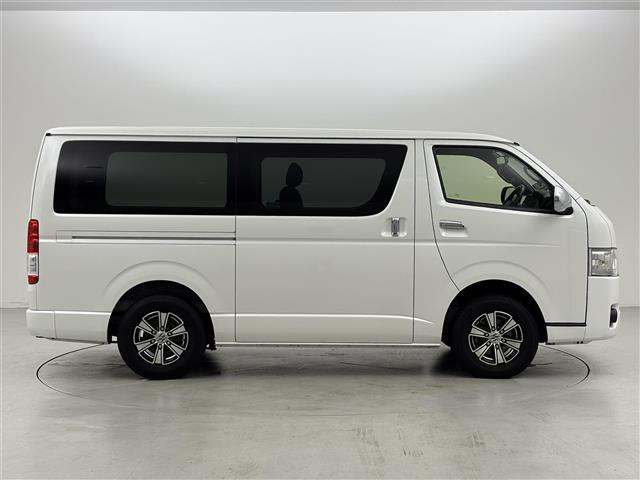 ハイエースバン スーパーＧＬ　ダーク　プライムＩＩ　後席モニター　純正ナビ／フルセグＴＶ　バックカメラ　ベッドキット　ビルトインＥＴＣ　衝突被害軽減ブレーキ　レーンキープ　両側電動スライドドア　排出ガス浄化装置　プッシュスタート　社外１５インチＡＷ（40枚目）