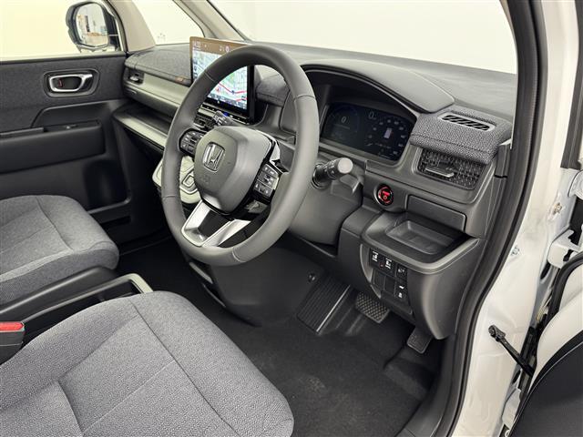 ステップワゴン ｅ：ＨＥＶエアー　ＥＸ　登録済未使用車　後席モニター　純正１１．４型ナビ　バックカメラ　ホンダセンシング　アクセル踏み間違い防止　パドルシフト　両側電動スライドドア　シートヒーター　パワーバックドア　純正１６インチＡＷ（23枚目）
