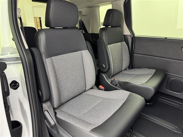 フリード ｅ：ＨＥＶエアー　ＥＸ　登録済未使用車　純正９型ナビ　バックカメラ　ホンダセンシング　レーダークルコン　衝突軽減ブレーキ　レーンキープ　アクセル踏み間違い防止　ＢＳＭ　両側電動スライドドア　シートヒーター　純正１５インチＡＷ（15枚目）