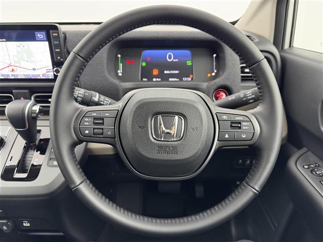 フリード ｅ：ＨＥＶエアー　ＥＸ　登録済未使用車　純正９型ナビ　バックカメラ　ホンダセンシング　レーダークルコン　衝突軽減ブレーキ　レーンキープ　アクセル踏み間違い防止　ＢＳＭ　両側電動スライドドア　シートヒーター　純正１５インチＡＷ（24枚目）